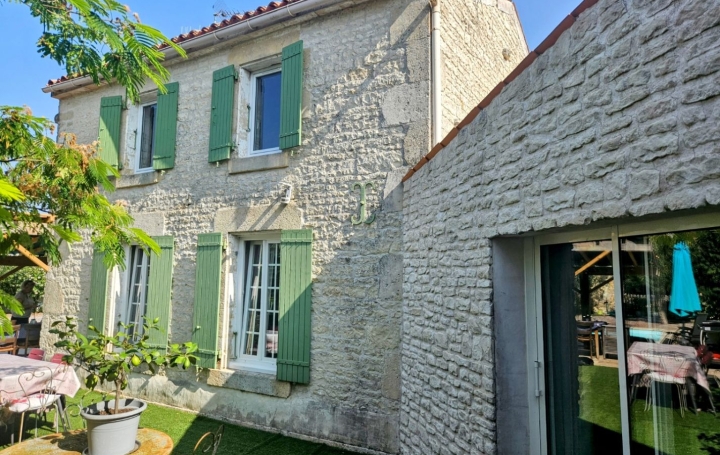  AGENCE IMMOBILIERE DE L'HOTEL DE VILLE Maison / Villa | AIGREFEUILLE-D'AUNIS (17290) | 243 m2 | 483 000 € 